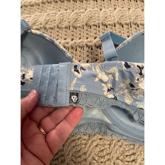 Floral Lace Underwire Bra With Adjustable Straps & Hook Closure - Size 42C - Picture 4 of 7